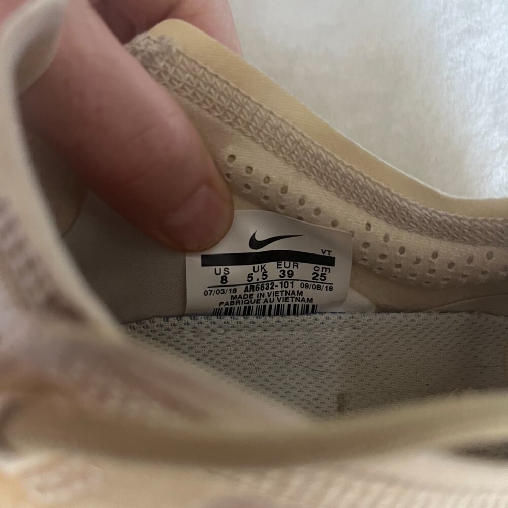 NIke sneakers - Picture 6 of 6